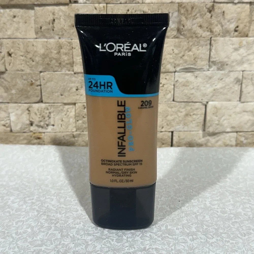L'Oreal Paris Makeup Infallible 24HR Pro-Glow Foundation 209 Caramel Beige‎ New